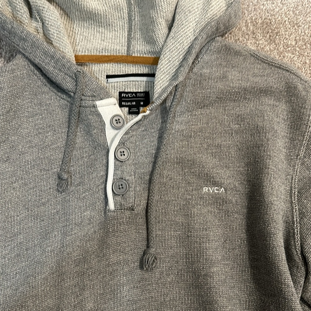 Men’s RVCA pullover - Picture 2 of 3